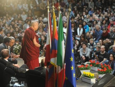 Il Dalai Lama al Palatrento